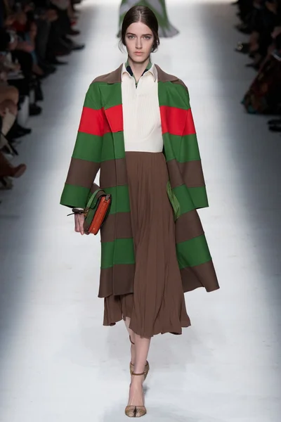 Look 12